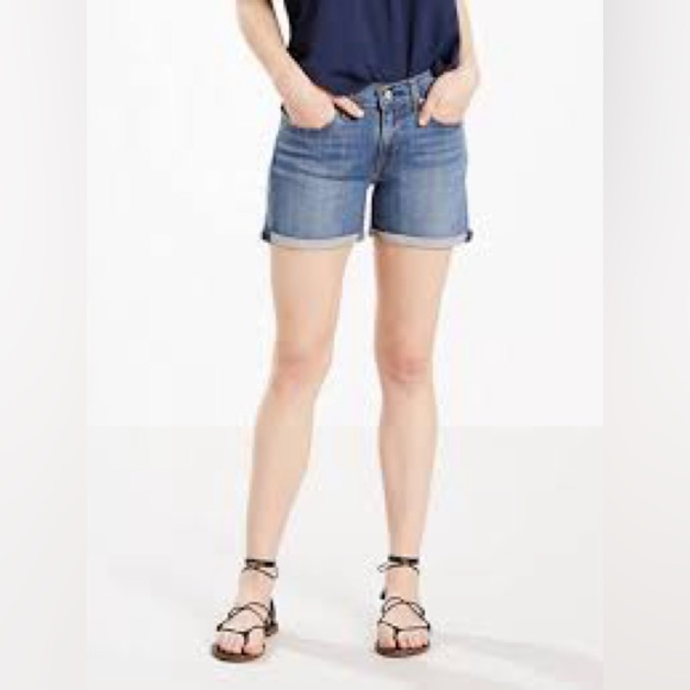 Levi's Women’s Mid Length Mid Rise Medium Wash Blue Jean Short Strech 26